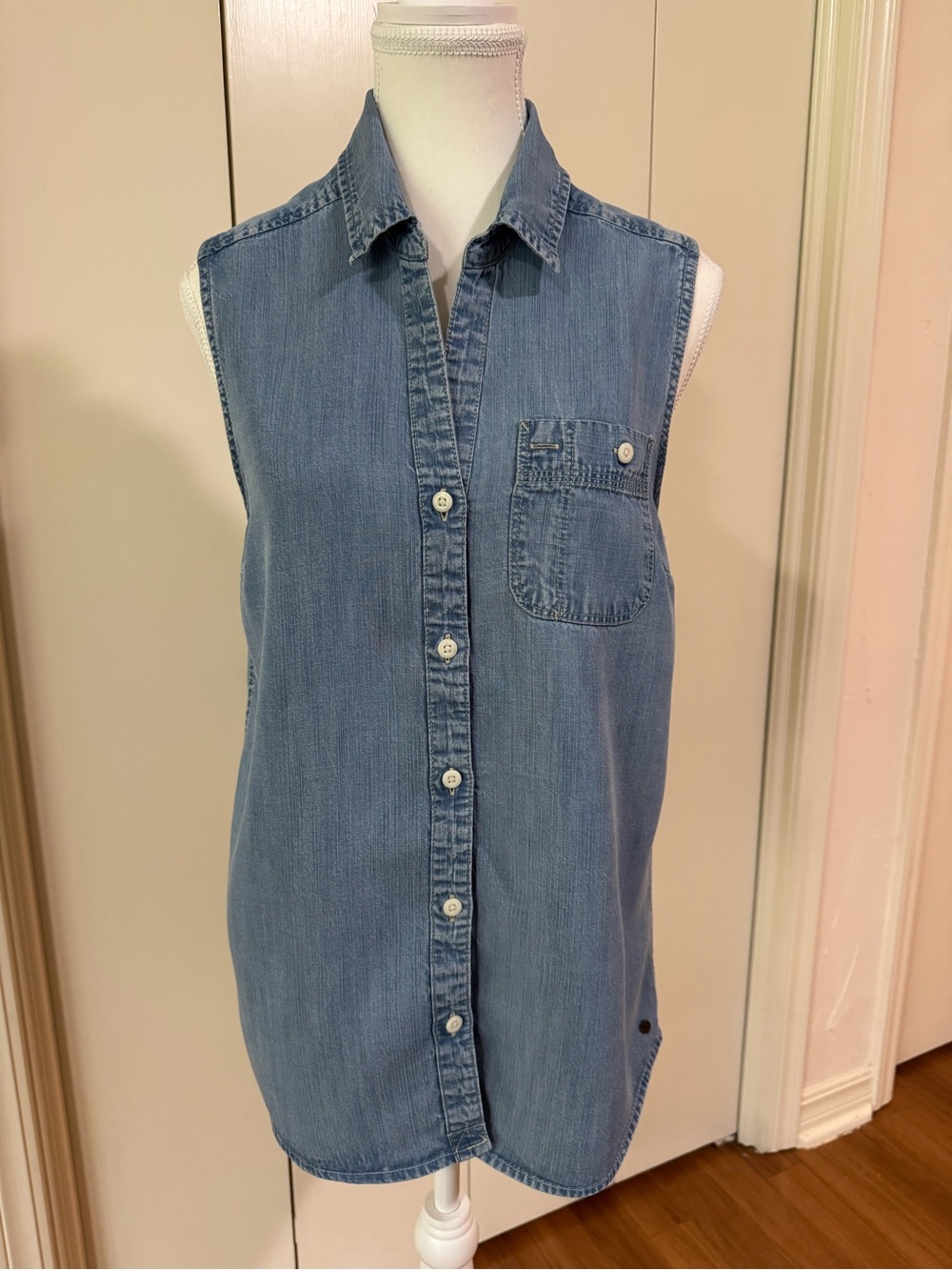 Eddie Bauer Sleeveless Button-Front Denim Shirt - Blue Medium - Picture 2 of 16